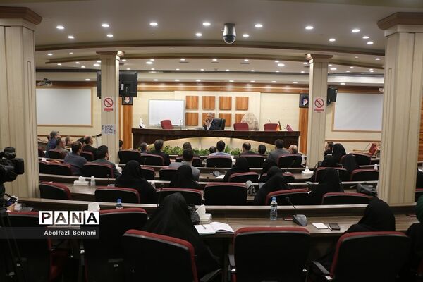 نشست صمیمی معلمان پژوهشگر قم با استاد دانشگاه ناگویای ژاپن