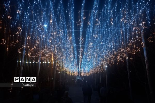 نورپردازی عیدانه در پارک ملت