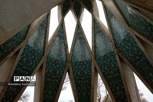 آرامگاه عمرخیام درنیشابور