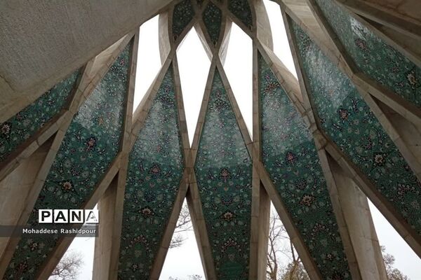 آرامگاه عمرخیام درنیشابور