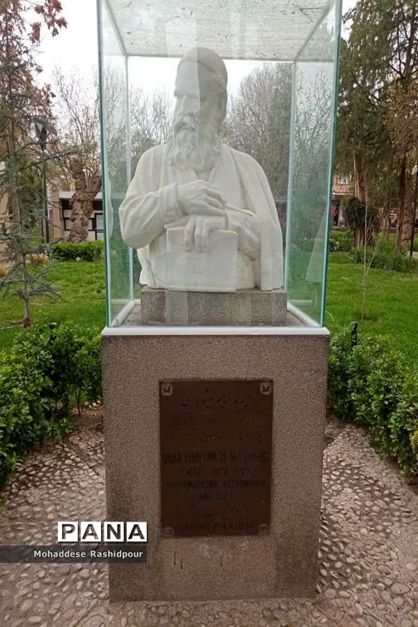 آرامگاه عمرخیام درنیشابور