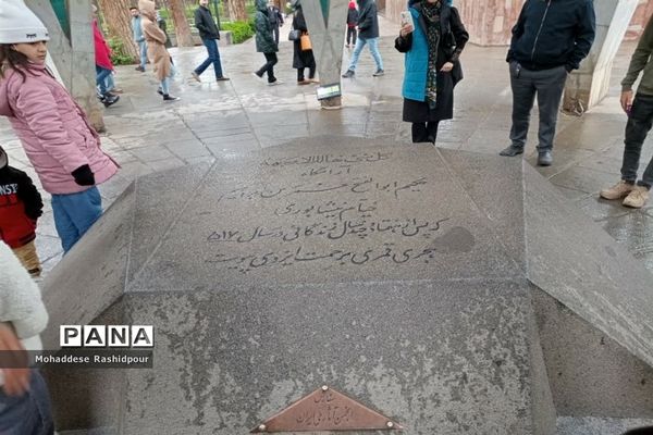 آرامگاه عمرخیام درنیشابور