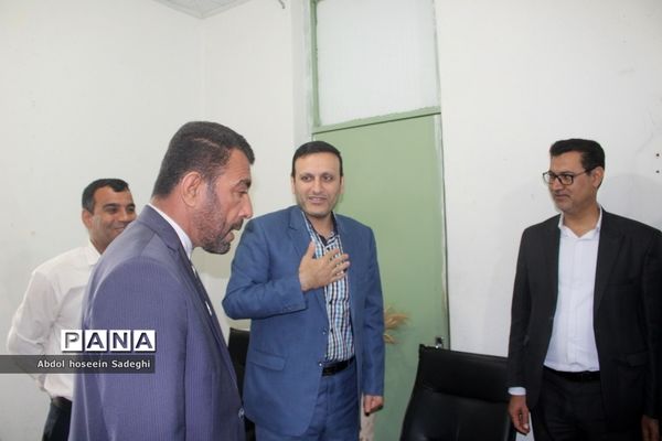 تبریک مدیرکل آموزش و پرورش استان بوشهر به کارکنان در اولین روز کاری سال جدید