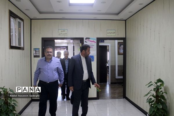 تبریک مدیرکل آموزش و پرورش استان بوشهر به کارکنان در اولین روز کاری سال جدید