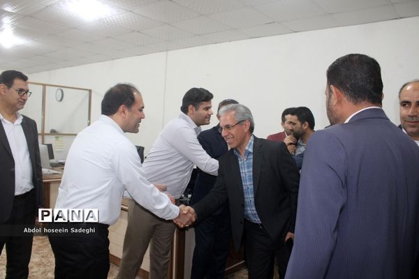 تبریک مدیرکل آموزش و پرورش استان بوشهر به کارکنان در اولین روز کاری سال جدید