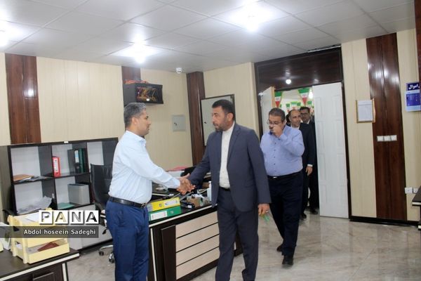 تبریک مدیرکل آموزش و پرورش استان بوشهر به کارکنان در اولین روز کاری سال جدید
