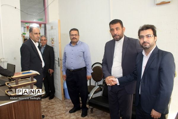 تبریک مدیرکل آموزش و پرورش استان بوشهر به کارکنان در اولین روز کاری سال جدید