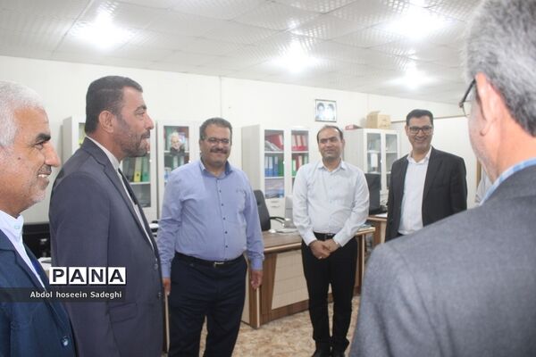 تبریک مدیرکل آموزش و پرورش استان بوشهر به کارکنان در اولین روز کاری سال جدید