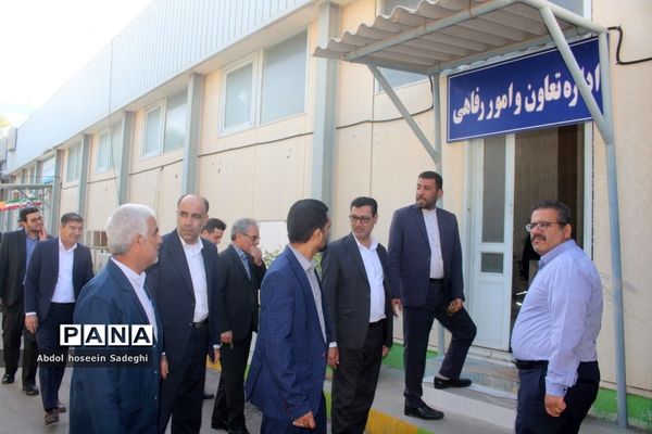 تبریک مدیرکل آموزش و پرورش استان بوشهر به کارکنان در اولین روز کاری سال جدید