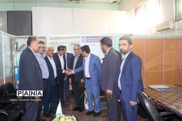 تبریک مدیرکل آموزش و پرورش استان بوشهر به کارکنان در اولین روز کاری سال جدید