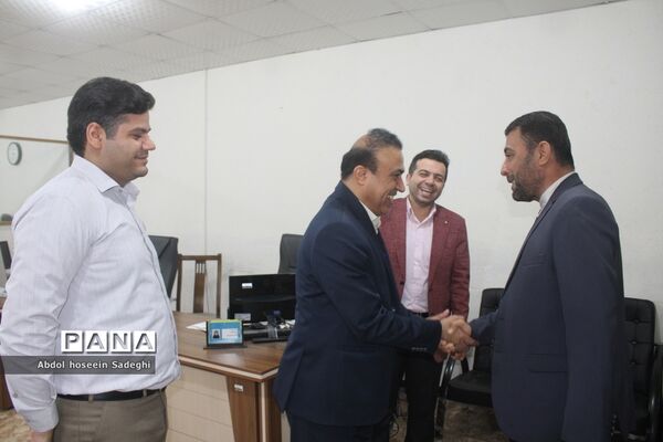 تبریک مدیرکل آموزش و پرورش استان بوشهر به کارکنان در اولین روز کاری سال جدید