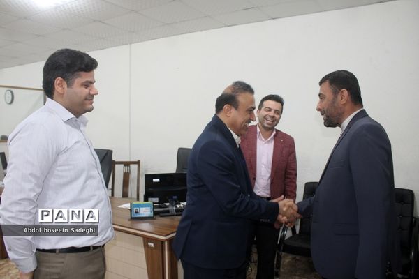 تبریک مدیرکل آموزش و پرورش استان بوشهر به کارکنان در اولین روز کاری سال جدید