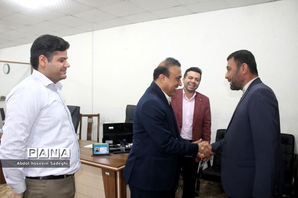 تبریک مدیرکل آموزش و پرورش استان بوشهر به کارکنان در اولین روز کاری سال جدید