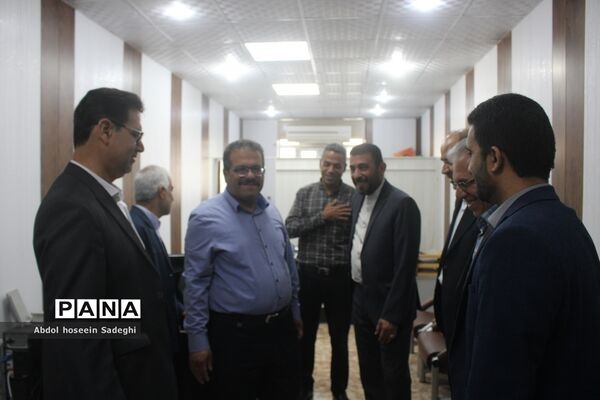 تبریک مدیرکل آموزش و پرورش استان بوشهر به کارکنان در اولین روز کاری سال جدید