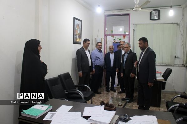 تبریک مدیرکل آموزش و پرورش استان بوشهر به کارکنان در اولین روز کاری سال جدید