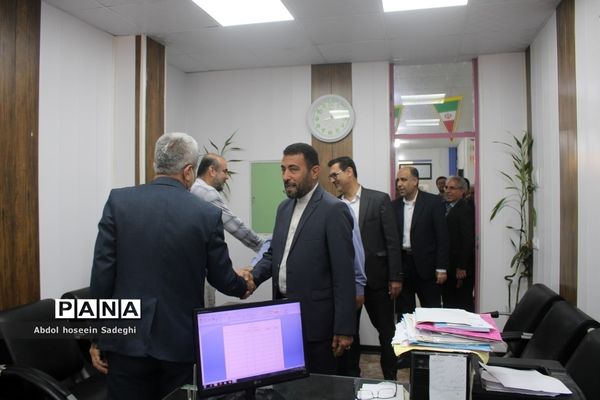 تبریک مدیرکل آموزش و پرورش استان بوشهر به کارکنان در اولین روز کاری سال جدید