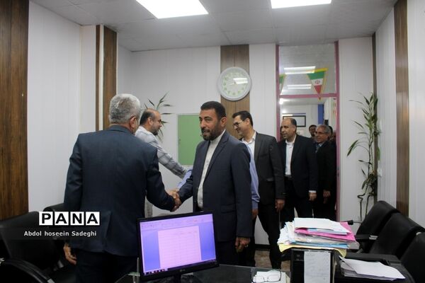 تبریک مدیرکل آموزش و پرورش استان بوشهر به کارکنان در اولین روز کاری سال جدید