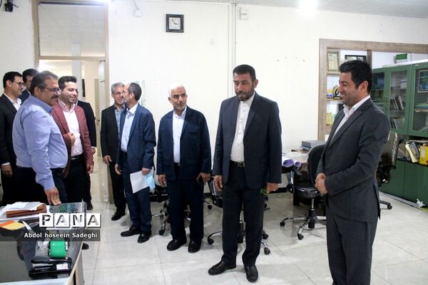 تبریک مدیرکل آموزش و پرورش استان بوشهر به کارکنان در اولین روز کاری سال جدید-2