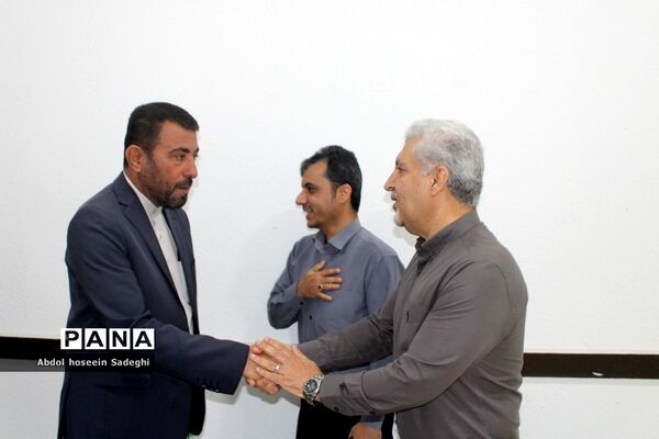 تبریک مدیرکل آموزش و پرورش استان بوشهر به کارکنان در اولین روز کاری سال جدید-2