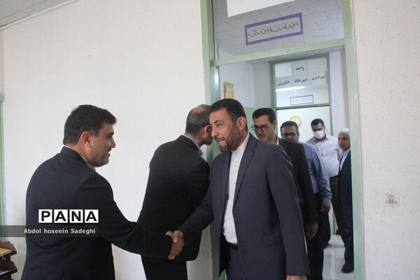 تبریک مدیرکل آموزش و پرورش استان بوشهر به کارکنان در اولین روز کاری سال جدید-2