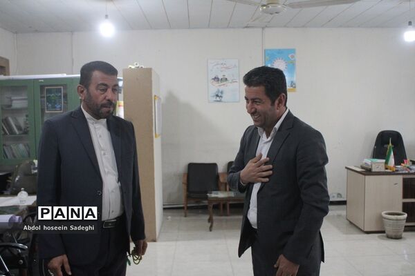 تبریک مدیرکل آموزش و پرورش استان بوشهر به کارکنان در اولین روز کاری سال جدید-2