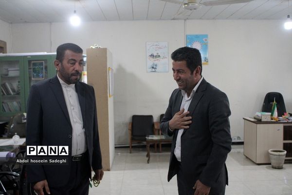 تبریک مدیرکل آموزش و پرورش استان بوشهر به کارکنان در اولین روز کاری سال جدید-2