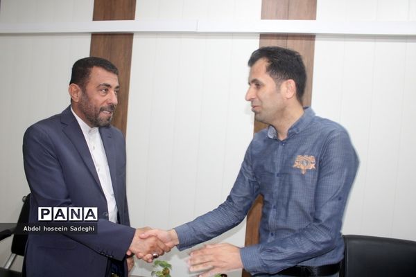 تبریک مدیرکل آموزش و پرورش استان بوشهر به کارکنان در اولین روز کاری سال جدید-2