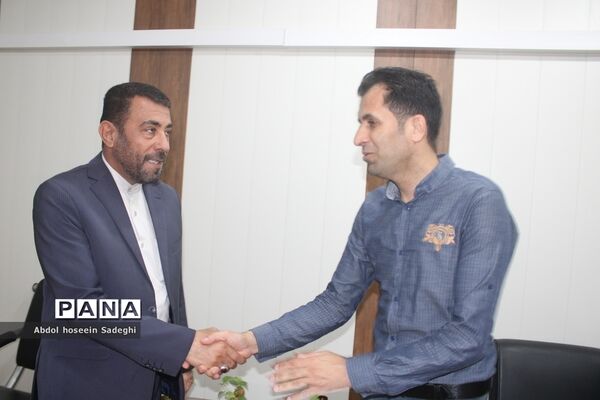تبریک مدیرکل آموزش و پرورش استان بوشهر به کارکنان در اولین روز کاری سال جدید-2