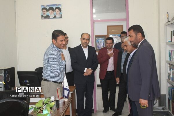 تبریک مدیرکل آموزش و پرورش استان بوشهر به کارکنان در اولین روز کاری سال جدید-2