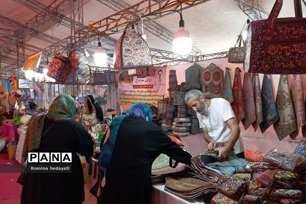 نمایشگاه صنایع دستی در شهر نور