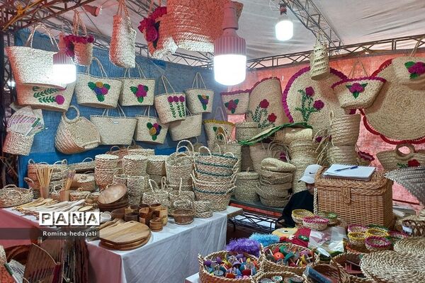 نمایشگاه صنایع دستی در شهر نور