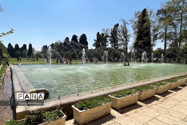 عمارت کلاه فرنگی  و باغ عفیف آباد شیراز