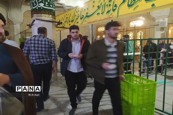 سفره افطاری در حرم حضرت معصومه(س)