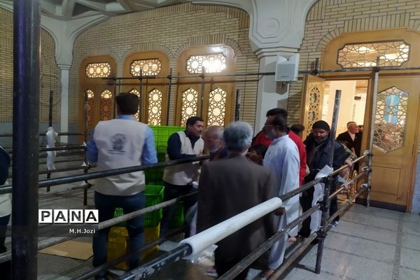 سفره افطاری در حرم حضرت معصومه(س)