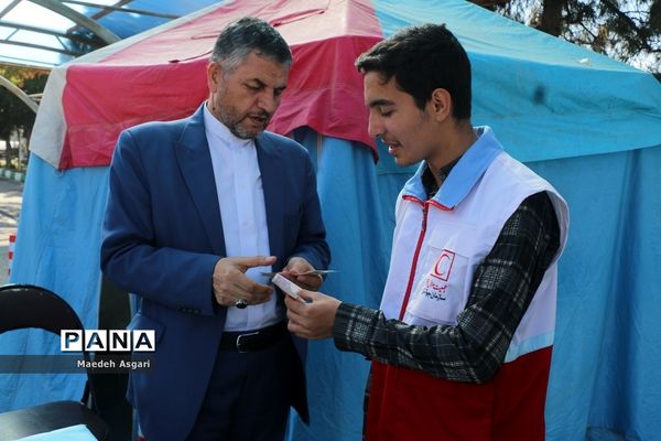 بازدید مدیرکل آموزش و پرورش قم از پایگاه هلال احمر