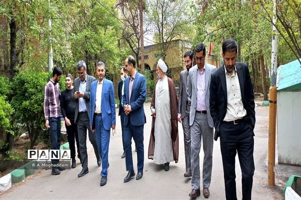 بازدید مدیرکل آموزش و پرورش قم از پایگاه اعتکاف علمی دانش‌آموزی