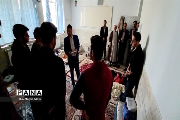 بازدید مدیرکل آموزش و پرورش قم از پایگاه اعتکاف علمی دانش‌آموزی
