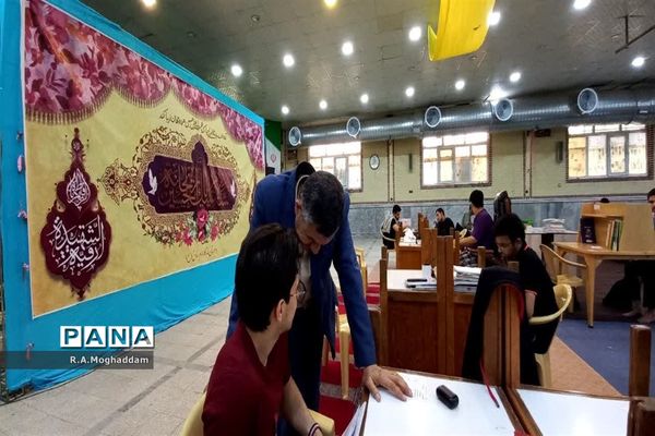 بازدید مدیرکل آموزش و پرورش قم از پایگاه اعتکاف علمی دانش‌آموزی