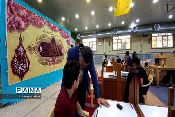 بازدید مدیرکل آموزش و پرورش قم از پایگاه اعتکاف علمی دانش‌آموزی