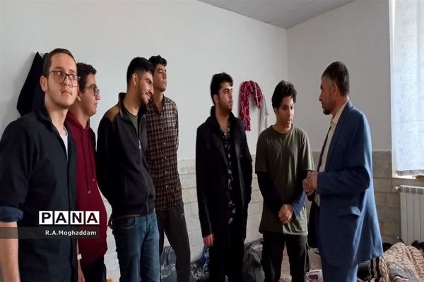 بازدید مدیرکل آموزش و پرورش قم از پایگاه اعتکاف علمی دانش‌آموزی
