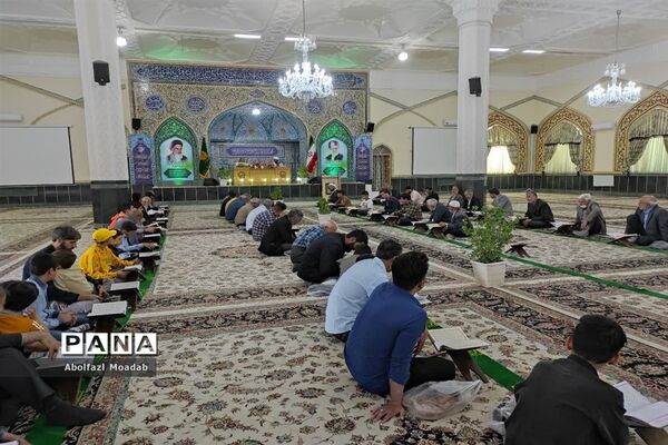 تلاوت جزء خوانی قرآن کریم در آرامگاه شهید مدرس(ره) کاشمر