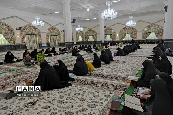 تلاوت جزء خوانی قرآن کریم در آرامگاه شهید مدرس(ره) کاشمر