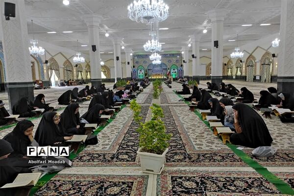 تلاوت جزء خوانی قرآن کریم در آرامگاه شهید مدرس(ره) کاشمر