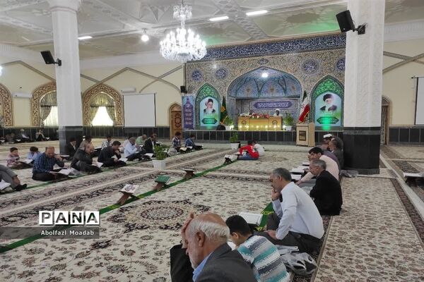 تلاوت جزء خوانی قرآن کریم در آرامگاه شهید مدرس(ره) کاشمر