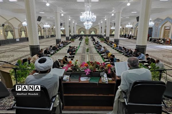 تلاوت جزء خوانی قرآن کریم در آرامگاه شهید مدرس(ره) کاشمر