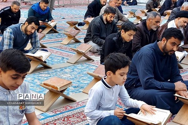 محفل ترتیل‌خوانی قرآن در حرم حضرت امام علی(ع)