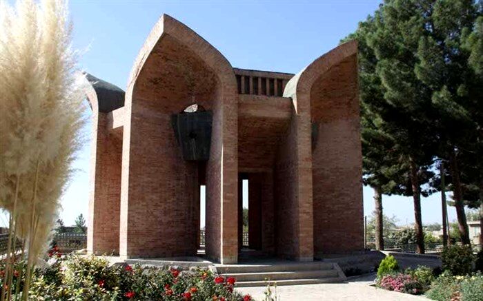آرامگاه ابن یمین فرومدی نگین استان سمنان / فیلم