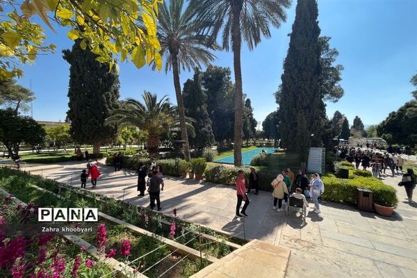 آرامگاه حافظ و سعدی در شیراز