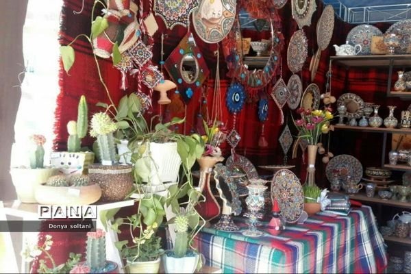 نمایشگاه نوروزی در مجموعه طاقبستان استان کرمانشاه