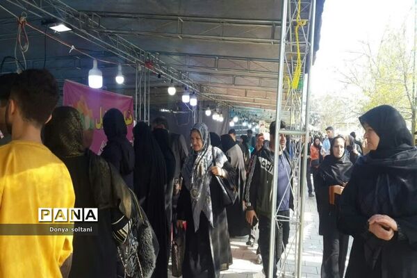 نمایشگاه نوروزی در مجموعه طاقبستان استان کرمانشاه